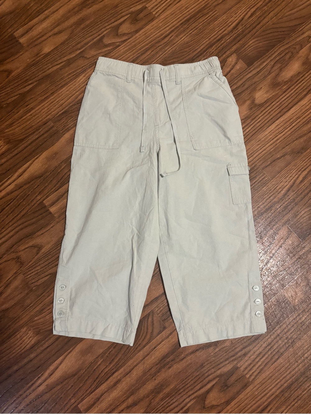 Gloria Vanderbilt * Woman’s Capri Cargo Pants * Small * Like NEW.